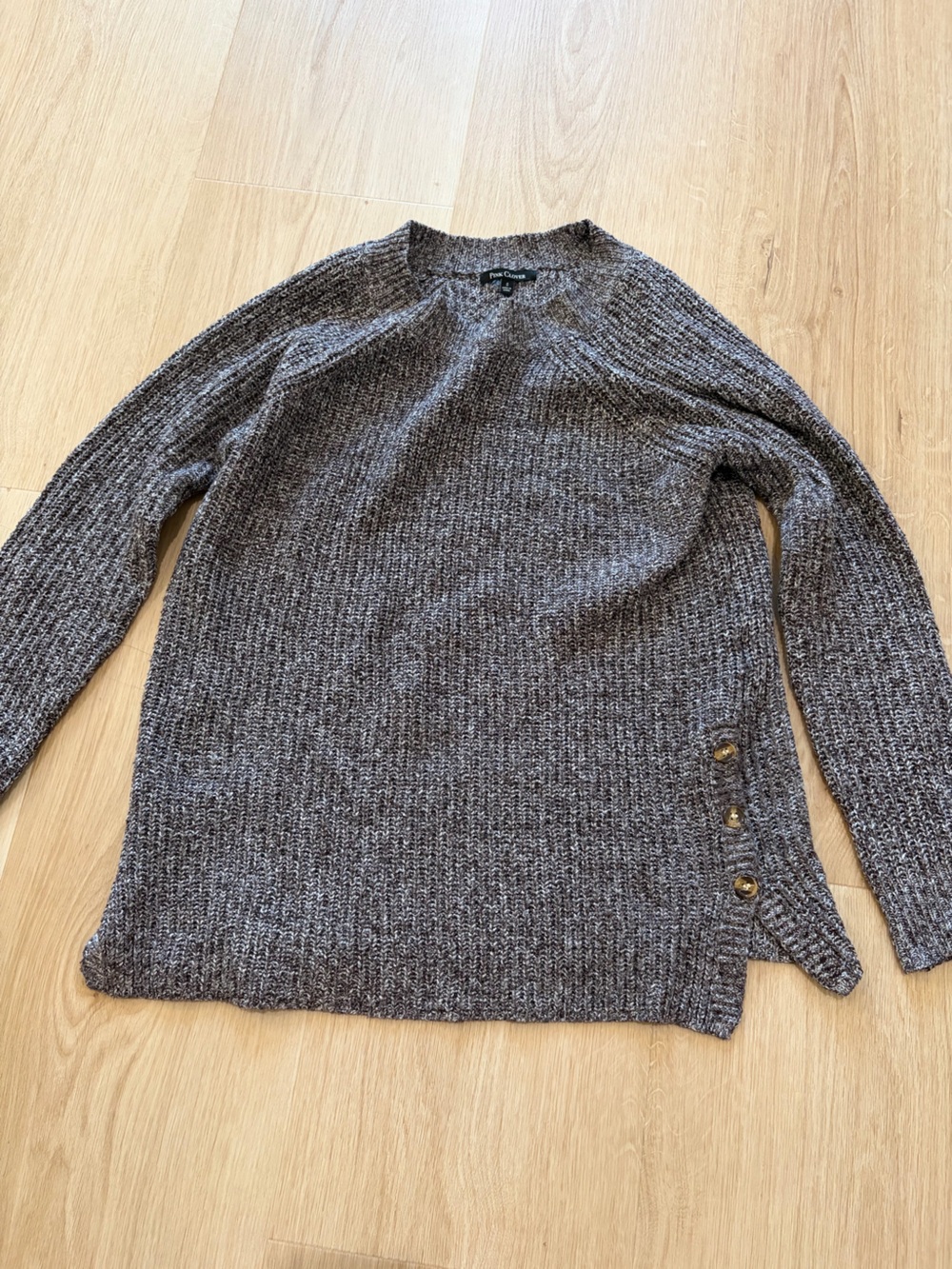 Women’s Gray Knit Button-Hem Sweater Pink Clover